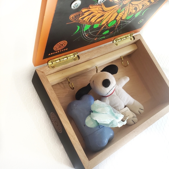 Cigar Box Key Holder Dog Leash Hanger Archetype - Picture 5 of 6